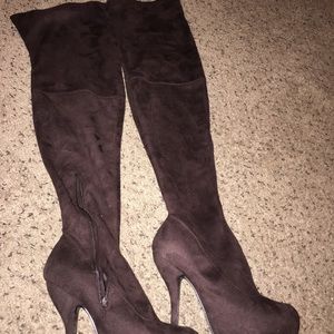 Lilian suede  over the thigh boots